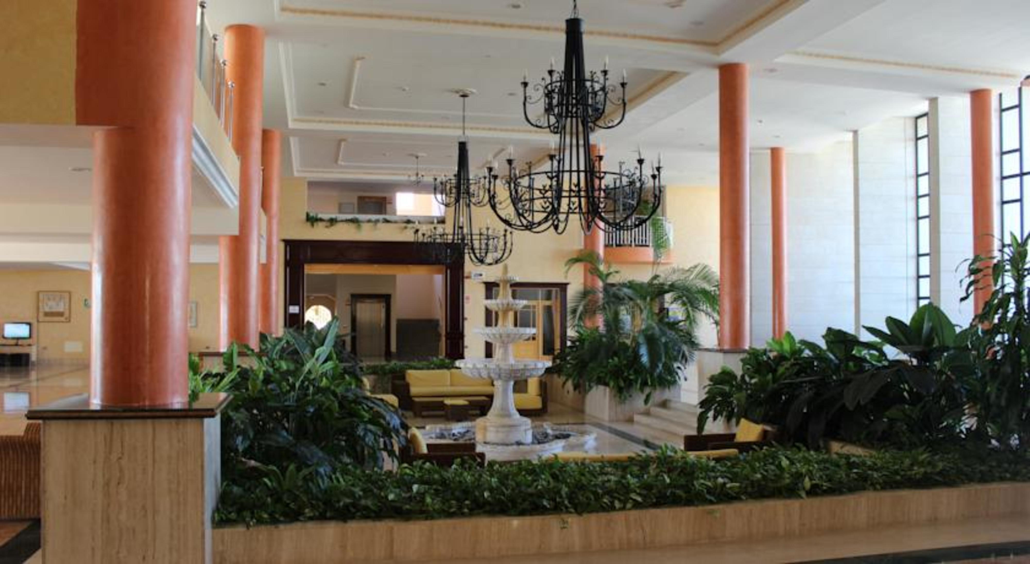 Grand Muthu Golf Plaza Hotel & Spa 圣米格尔德阿沃纳 外观 照片